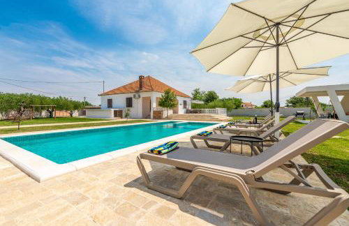 S&I Peaceful Holiday Home With Pool & Jacuzzi - Foto 52