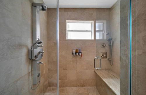 Casa la Miami - Central location Villa with Pool & Gym - Photo 18