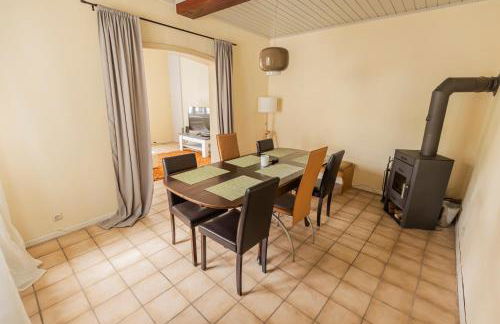 Gemütliches Haus inmitten schöner Natur mit Garten & Parkplatz - Foto 5