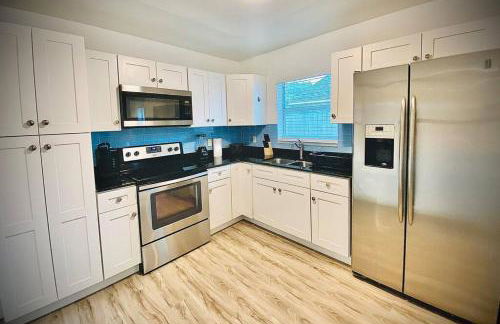 Secret Serenity! Roomy! Pool! 5 min from Beach! - Photo 12