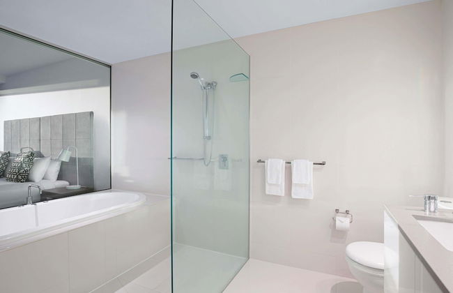 Mantra Circle on Cavill - Photo 17