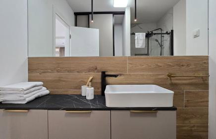 Apartment M - Self Check-In - Photo 11