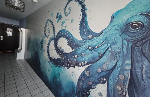 Octopus Garden 1BR, King Bed, Indoor & Outdoor Pool - Foto 13