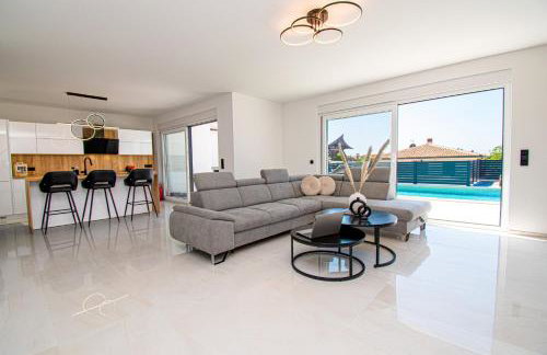 Villa Mina with a private pool in Pula - Photo 11