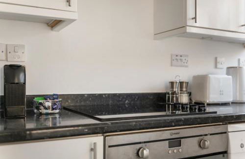 2BR Waterside Flat Parking WiFi Garden & DLR Nearby - Foto 18