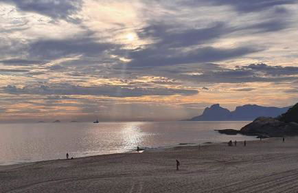 Apto Pé na Areia Condomínio Oceanside Camboinhas - Foto 3
