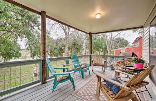 Riverfront Martindale House with 2 Covered Decks - Foto 20