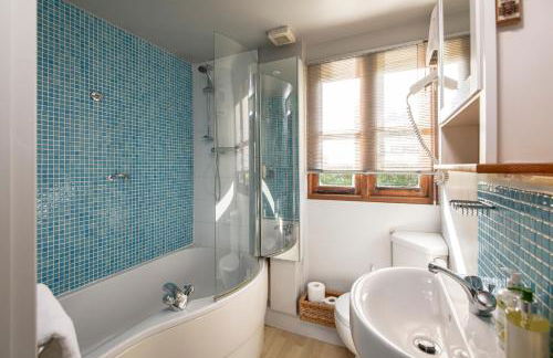 Beautiful Cottage With Stunning Views in Box - Foto 9