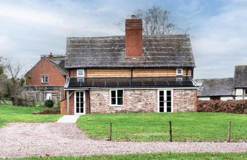 Luxury country oak beamed peaceful retreat - Photo 4