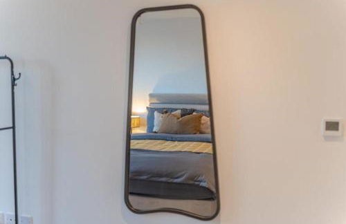 Luxuary 2BR Apt Sleeps 9, Wembley and Park Views - Photo 6