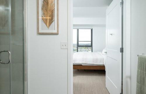 Central Serene Penthouse w King bed GYM Parking - Foto 39