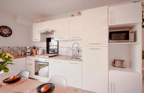 Lumimizan- Spacieux, grand balcon, wifi, lac et plage - Foto 16