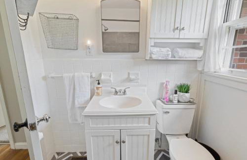 The Magnolia Manor 4BR Greenway Retreat - Photo 34