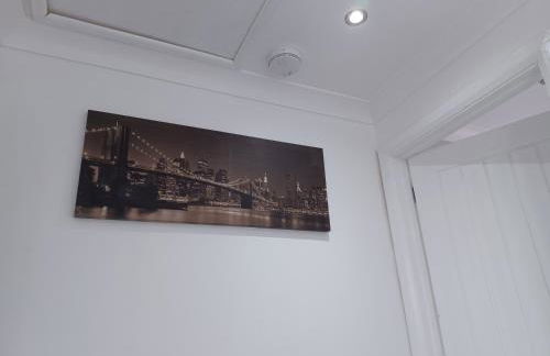 Bethel- beautiful new 1 bed house near Erith station - Photo 4