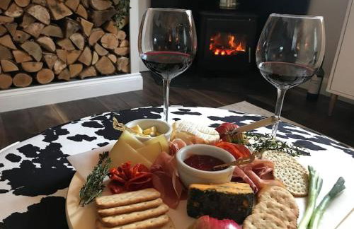 The Old Dairy - Cosy Country Cottage with Hot Tub & Log Burner - Photo 15