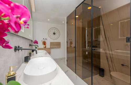 Luxury Lake-View Villa Karmen with Heated Pool, Private Spa & Sunset Terrace - Foto 30