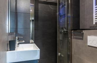 Appartement climatisé les pieds dans l'eau pour 6 personnes avec 1 suite parentale, 1 chambre double et 1 mini chambre Piscine sur le toit clim garage - Foto 31