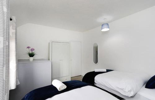 Comfy stays, Rotherham for contractors & Families, spacious, conservatory, free parking, wifi, 3BDR - Foto 47