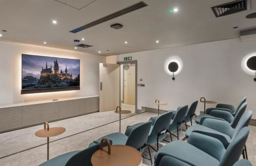 Deluxe 2BR Flat with Cinema, Gym, Parking & Games - Foto 12