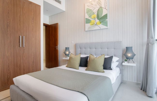 Luxe Apartments near Dubai Mall, Burj Khalifa - Pool, Gym, & Parking by Sojo Stay - Photo 14