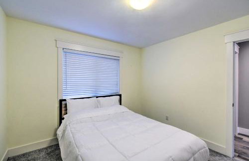 Scenic & Spacious Getaway on North Bay w/ Deck! - Foto 17