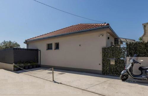 Villa KaTess with heated pool - Photo 50