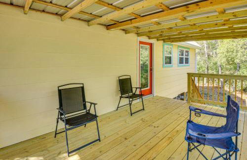 Walk to Lake George Quiet Nature Escape with Deck - Foto 23