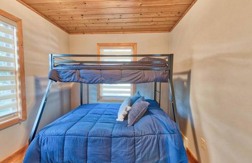 Charming & Cozy Chalet; Minutes to Shanty Creek! - Foto 22