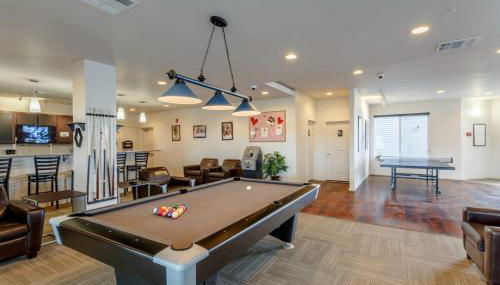 Relaxing 3BR Apartment With Pool & Wifi - Photo 2