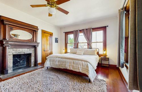 Walkable 1900s Home with Porch in Downtown Buda - Foto 8