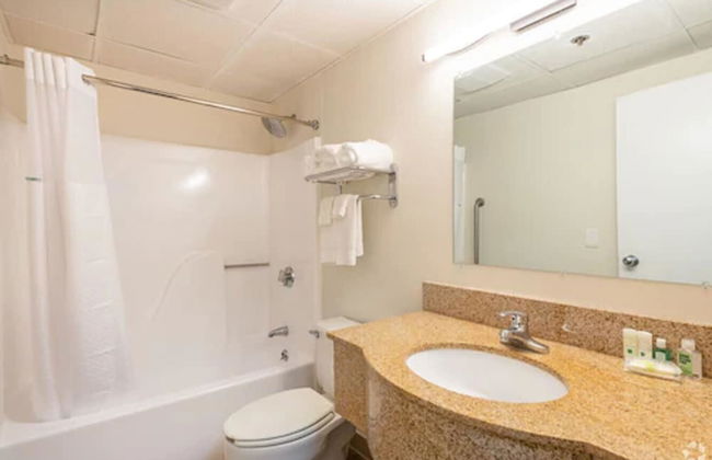 Residences at Solomon Pond - Photo 5