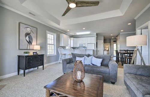 Spacious Southport Condo with Balcony! - Foto 5