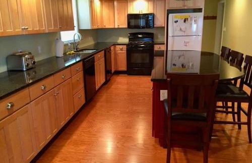 Lakefront Home in Madison - Private Beach - Photo 6