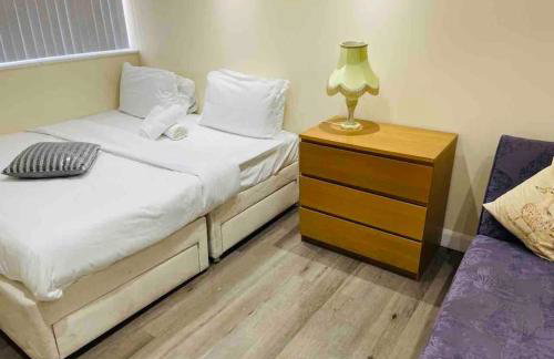 5 Bedroom House by monishortlets - Foto 13