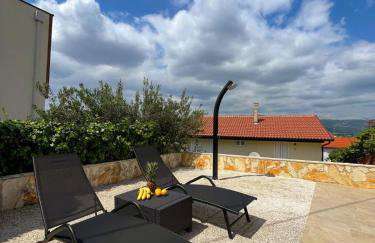 Apartment Tina, Modern, Private SeaView Outdoor Terrace, BBQ, close to beach, 2 bedrooms - Photo 1