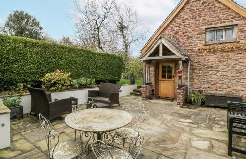 Walnut Cottage - Photo 1