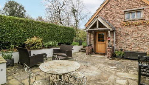 Walnut Cottage - Photo 1