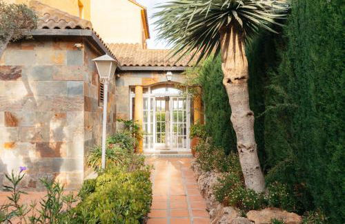 chalet, villa rodeada de naturaleza piscina a doce klm de Valencia y 7 del aeropuerto - Photo 60