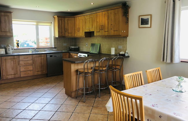 Modern Bright Detached Home Just a Short Stroll From Town - Foto 4