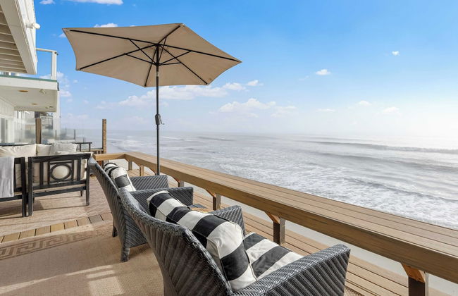 Unbeatable Beachfront Bliss w/ Ocean Views, Luxe Interiors & Patio Beach Road - Foto 1