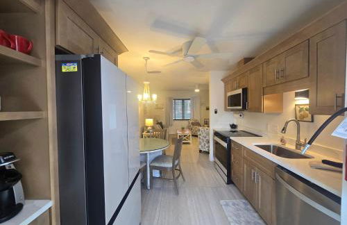 An Island Getaway at Palm Tree Villas - Photo 75