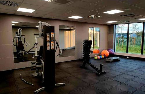 Studio by the River with Terrace, Basen, Sauna, Jacuzzi, Fitness - Foto 32