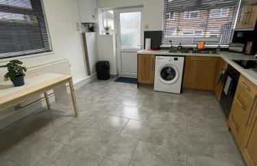 Charlesworth House - Photo 10