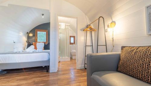 Ben View Pod and Jacuzzi Bath - Photo 5