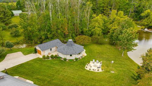 Lakefront Home - Private Dock, Fire Pit and Yard - Foto 3
