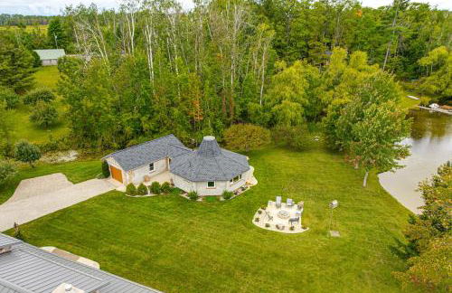 Lakefront Home - Private Dock, Fire Pit and Yard - Foto 3