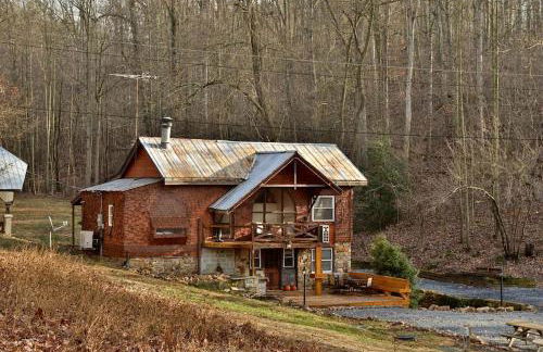 Secluded Cabin Close to the Shenandoah River in Shenandoah, Virginia - Photo 9