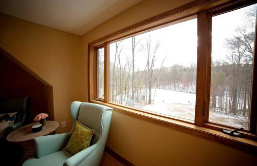 Stately Luxury Vacation Rental with a Private Hot Tub near Brown County State Park, Indiana - Foto 32