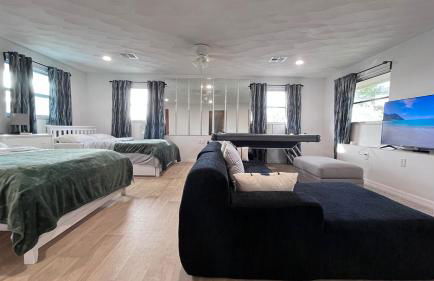 Two Story Pool home - walk to beach - Foto 14