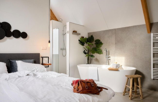 Romantic Wellness Escape - Photo 3